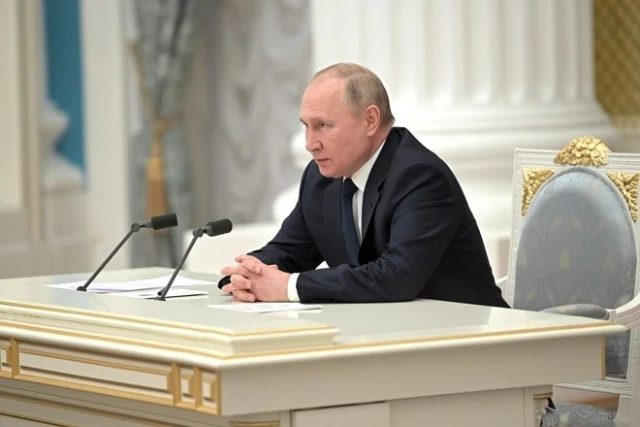 Путин призвал крупные финансовые учреждения заходить в новые регионы России