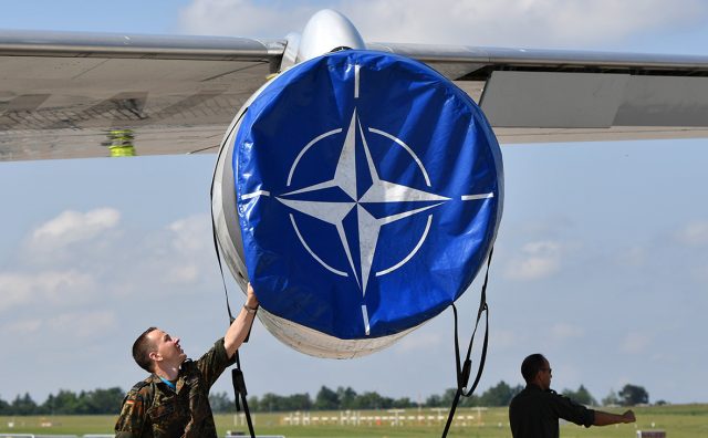 В США заявили о превращении НАТО в наступательный альянс